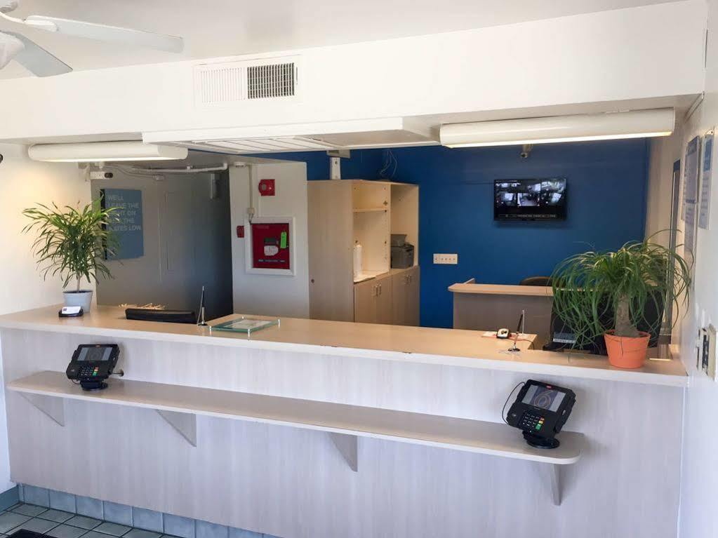 Super 8 By Wyndham Florence Exterior photo