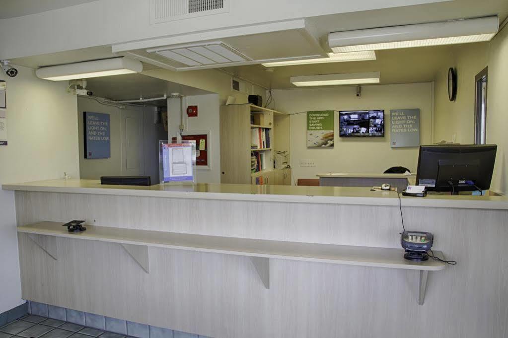 Super 8 By Wyndham Florence Exterior photo