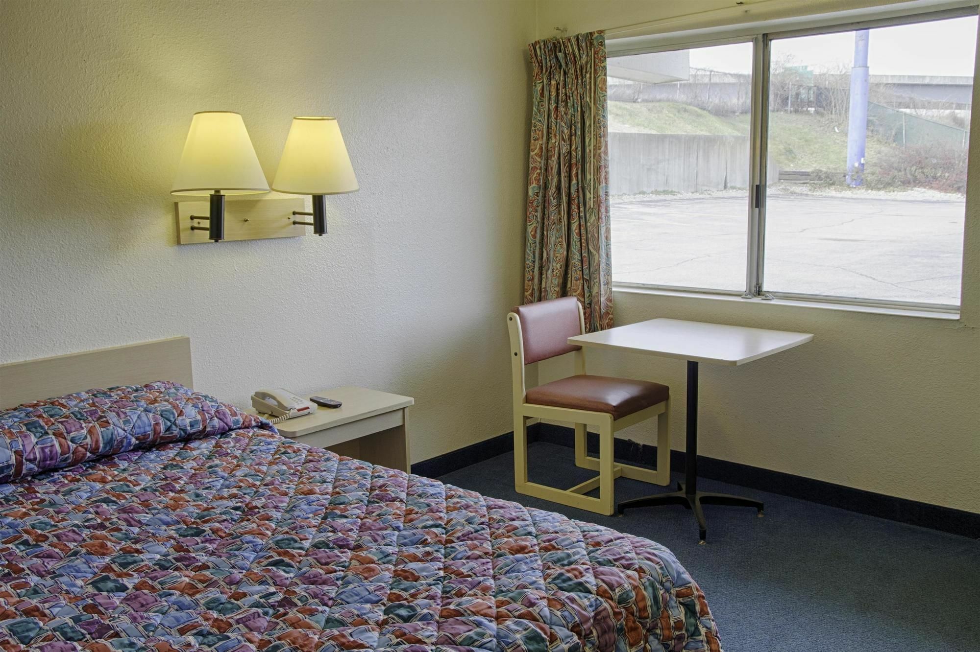 Super 8 By Wyndham Florence Exterior photo